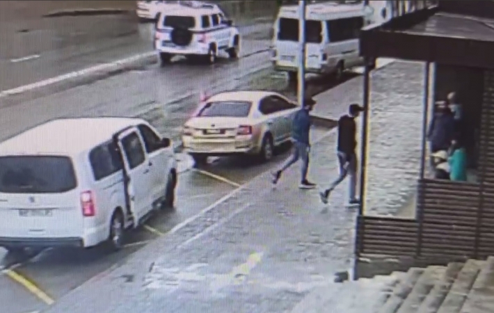 Затолкали в автобус и увезли - в Мелитополе похищение человека попало на камеру (фото, видео)