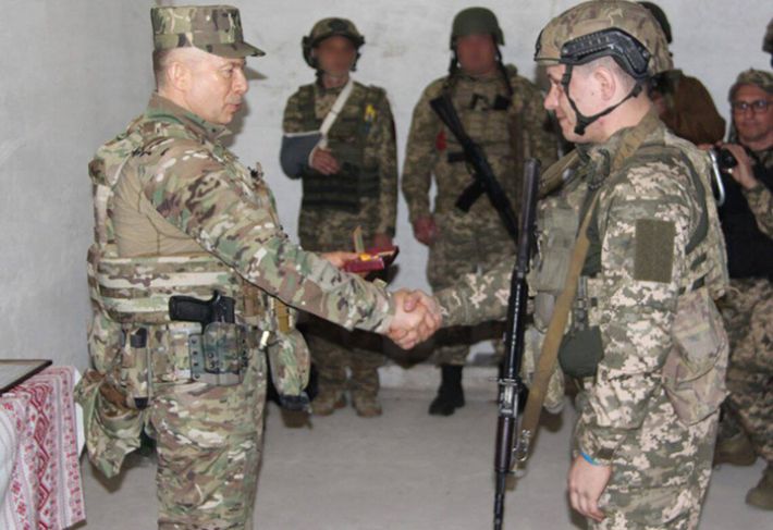 Главнокомандующий ВСУ лично наградил бойца из Запорожской области (фото)